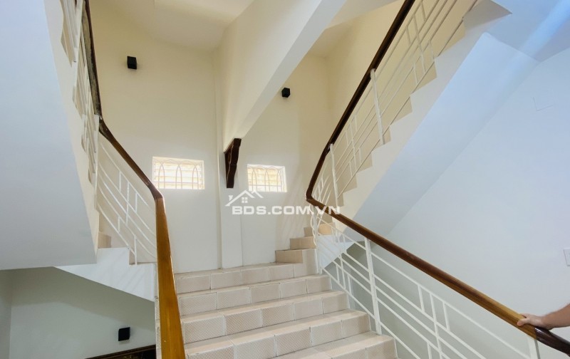 Bán gấp, Giảm 2 tỷ còn 12.2 tỷ TL. 70m2, 4 tầng Ngay Nguyễn Trọng Tuyển, Nguyễn Văn Trỗi. Không QH LG